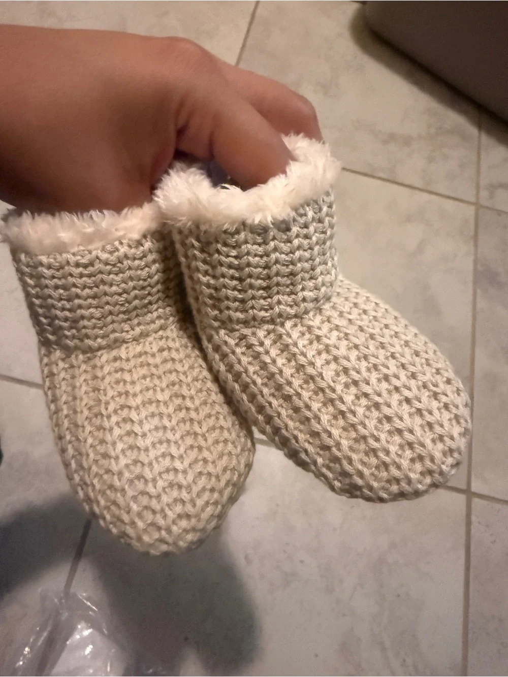 Baby gap 6-12 months Cozy Knit Baby Booties in Cream - Plush Lined Accessories